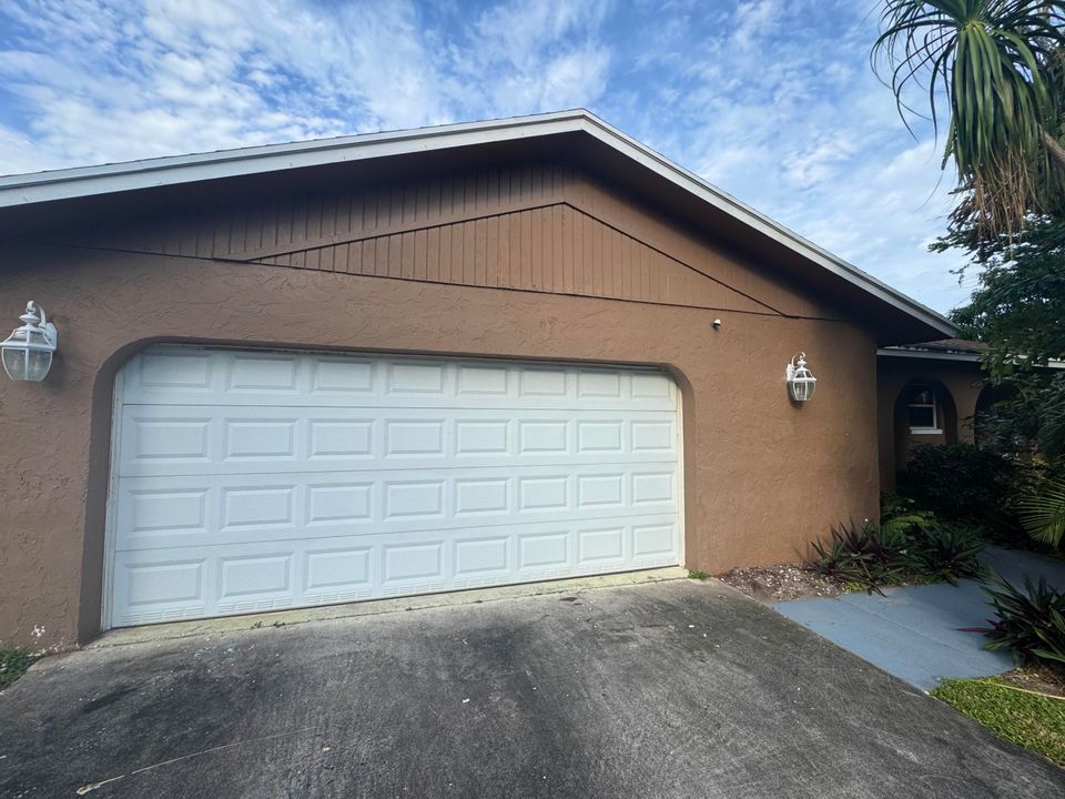 For Sale: $549,900 (3 beds, 2 baths, 1380 Square Feet)