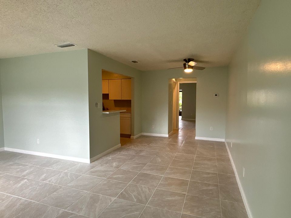 For Sale: $159,000 (1 beds, 1 baths, 760 Square Feet)