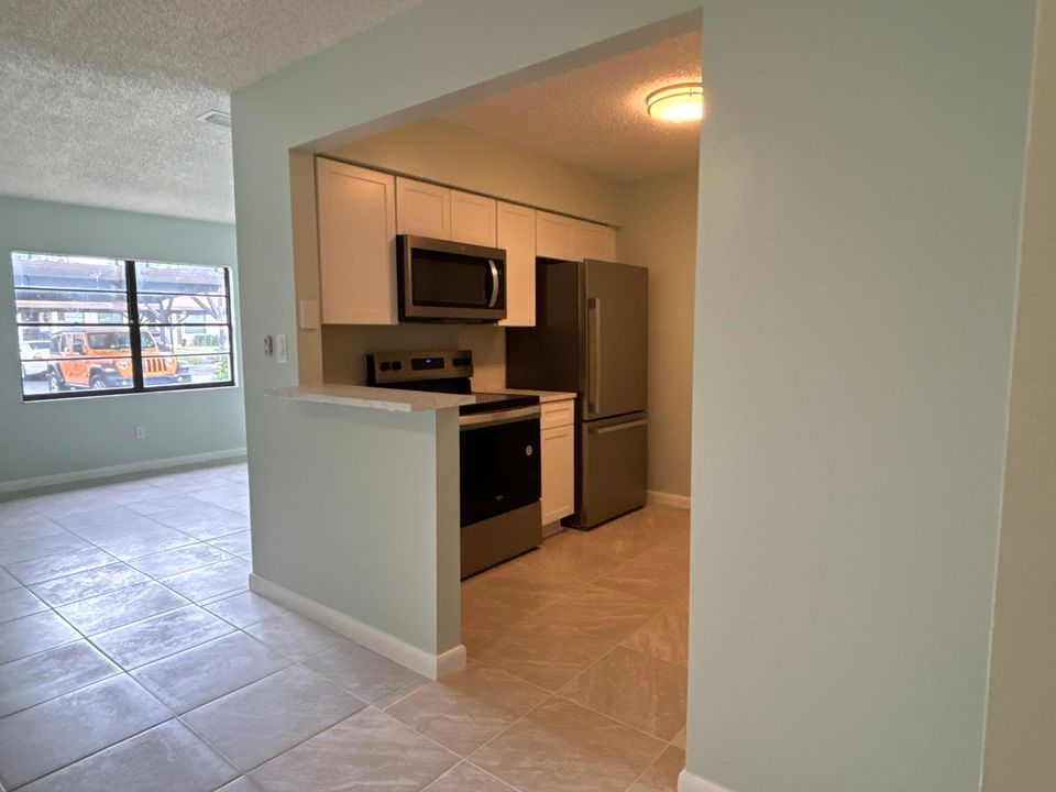 For Sale: $159,000 (1 beds, 1 baths, 760 Square Feet)