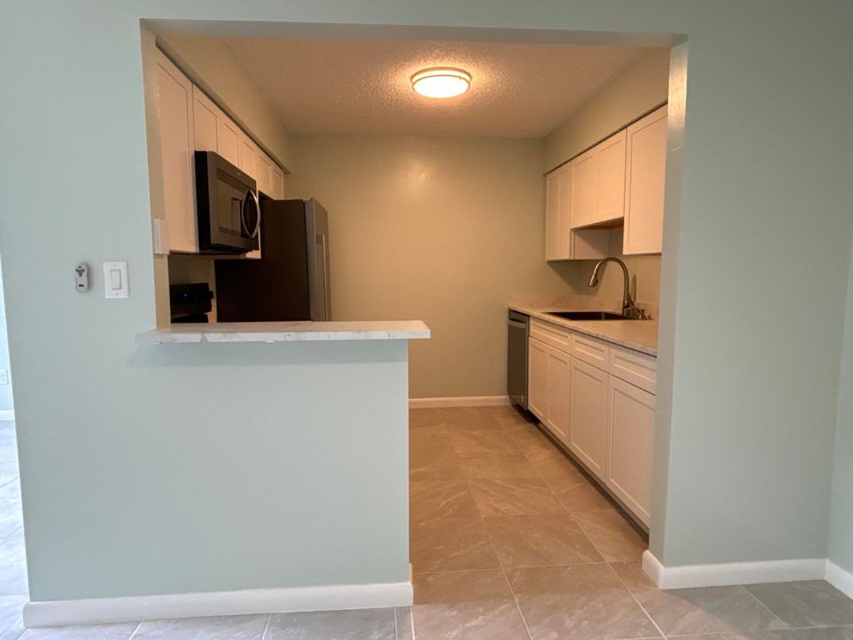 For Sale: $159,000 (1 beds, 1 baths, 760 Square Feet)