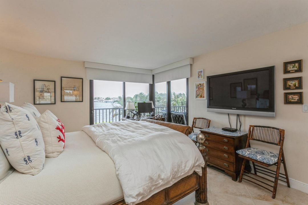 For Sale: $1,425,000 (2 beds, 2 baths, 1247 Square Feet)