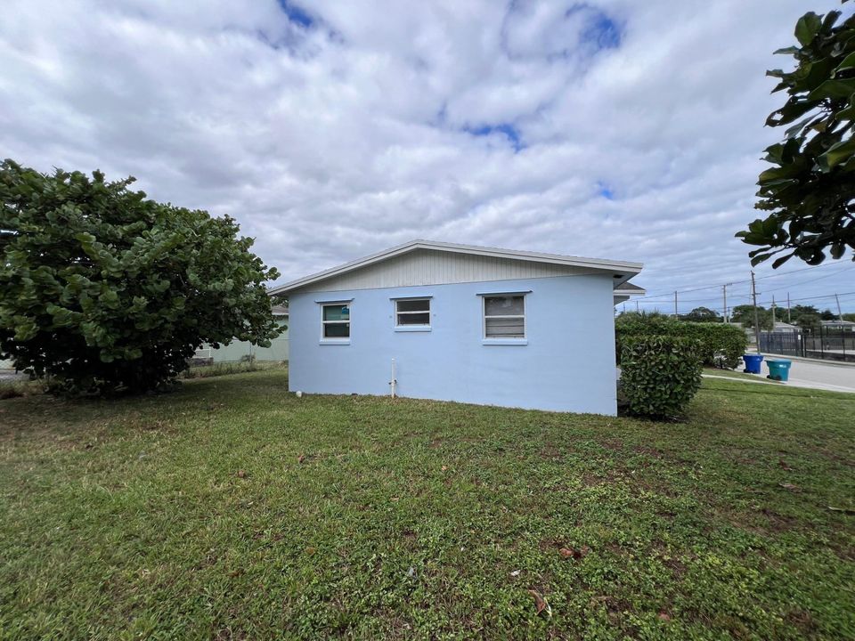 For Sale: $337,500 (3 beds, 2 baths, 1170 Square Feet)