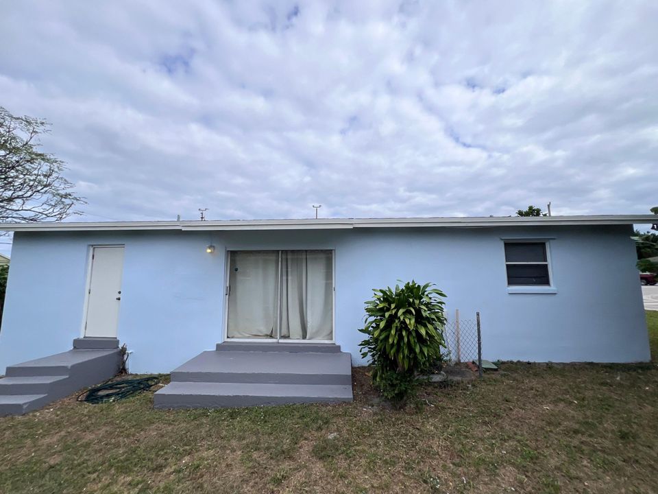 For Sale: $337,500 (3 beds, 2 baths, 1170 Square Feet)