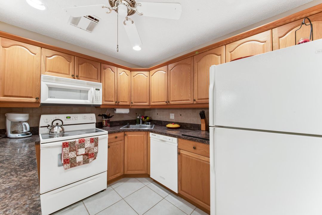 For Rent: $2,000 (2 beds, 2 baths, 922 Square Feet)