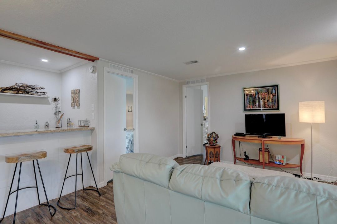 For Sale: $269,900 (2 beds, 2 baths, 1514 Square Feet)