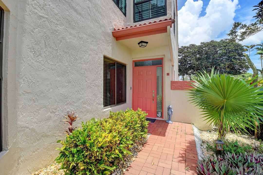 For Sale: $379,900 (2 beds, 2 baths, 1496 Square Feet)