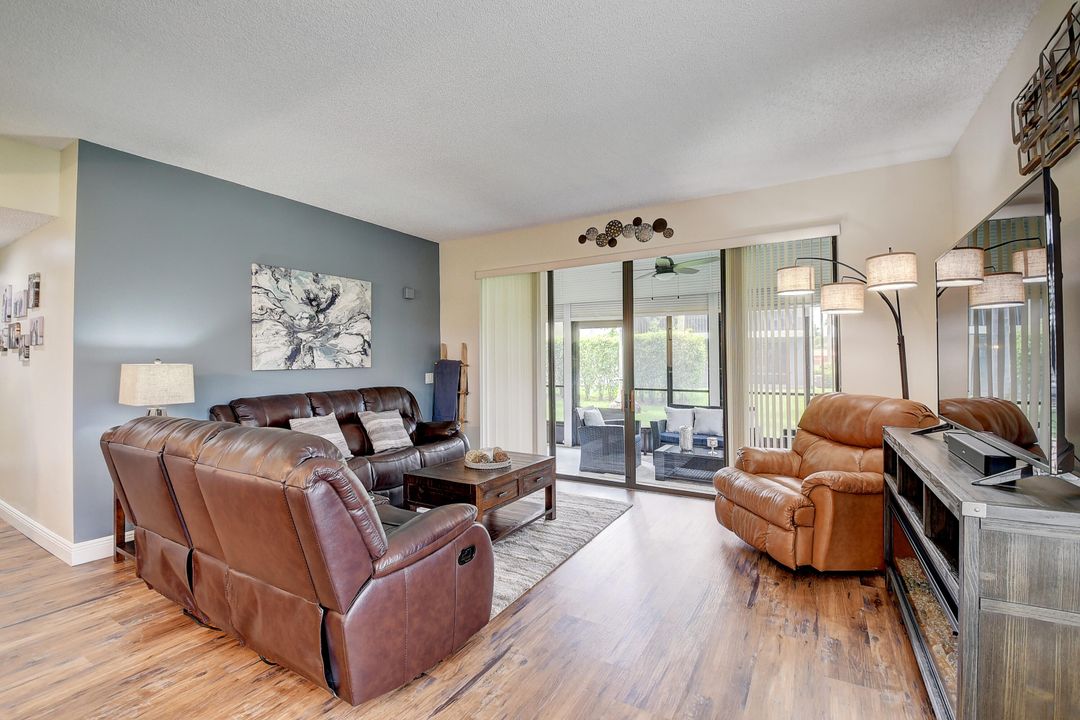 For Sale: $379,900 (2 beds, 2 baths, 1496 Square Feet)