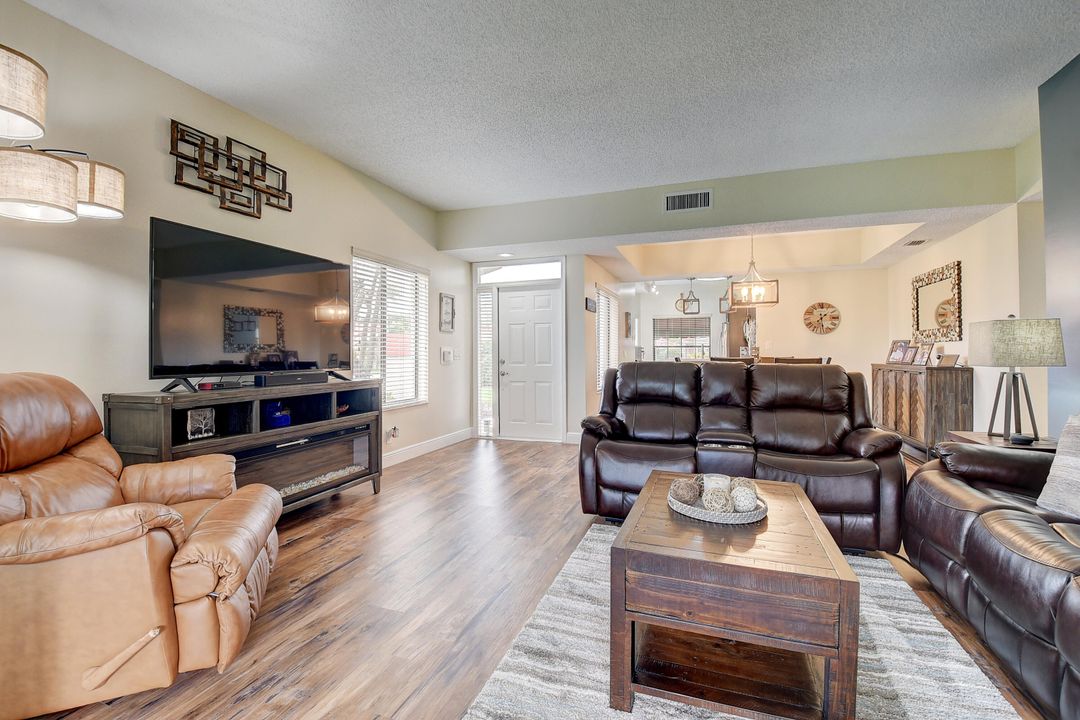 For Sale: $379,900 (2 beds, 2 baths, 1496 Square Feet)