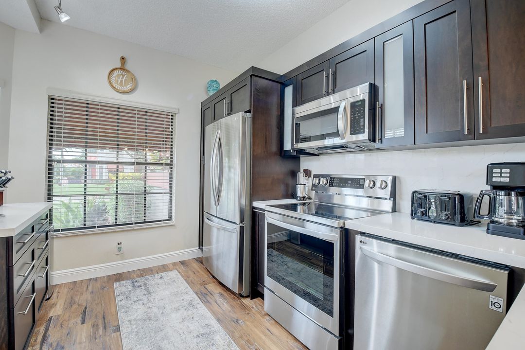 For Sale: $379,900 (2 beds, 2 baths, 1496 Square Feet)