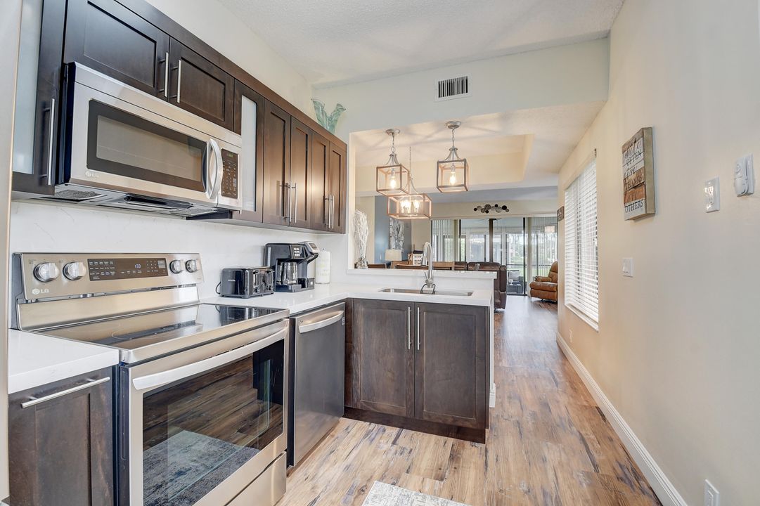 For Sale: $379,900 (2 beds, 2 baths, 1496 Square Feet)