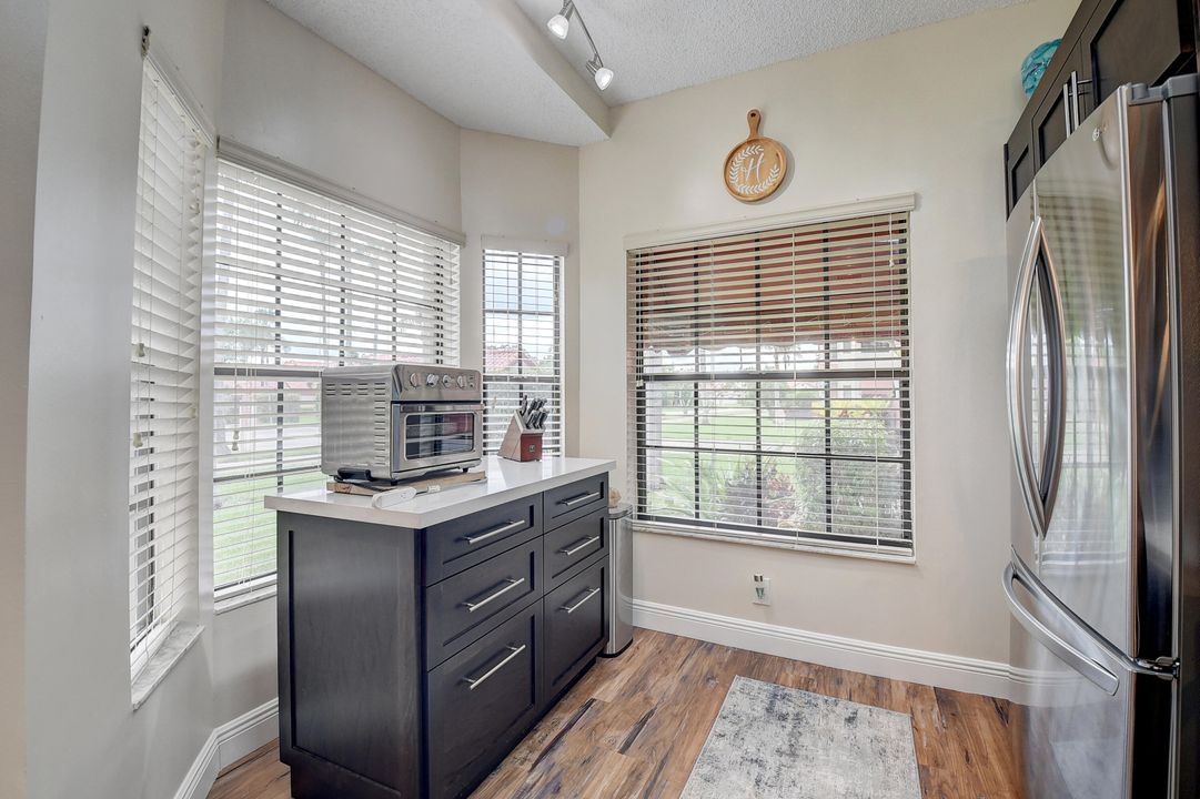 For Sale: $379,900 (2 beds, 2 baths, 1496 Square Feet)