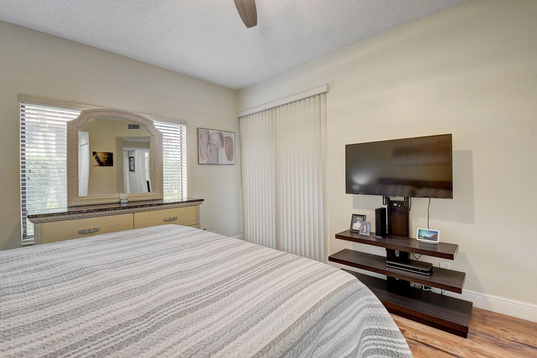 For Sale: $379,900 (2 beds, 2 baths, 1496 Square Feet)