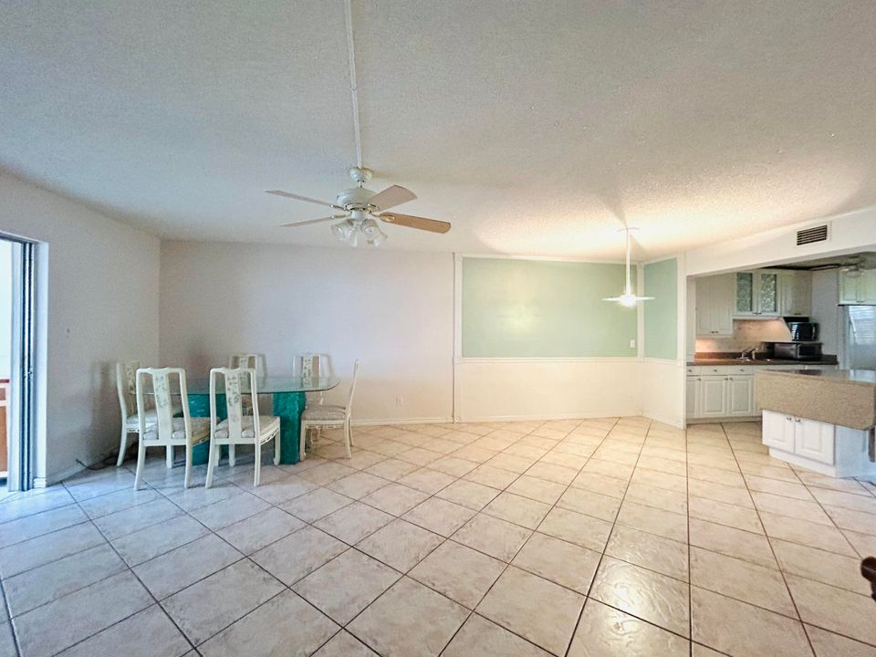 For Sale: $209,000 (2 beds, 2 baths, 1096 Square Feet)