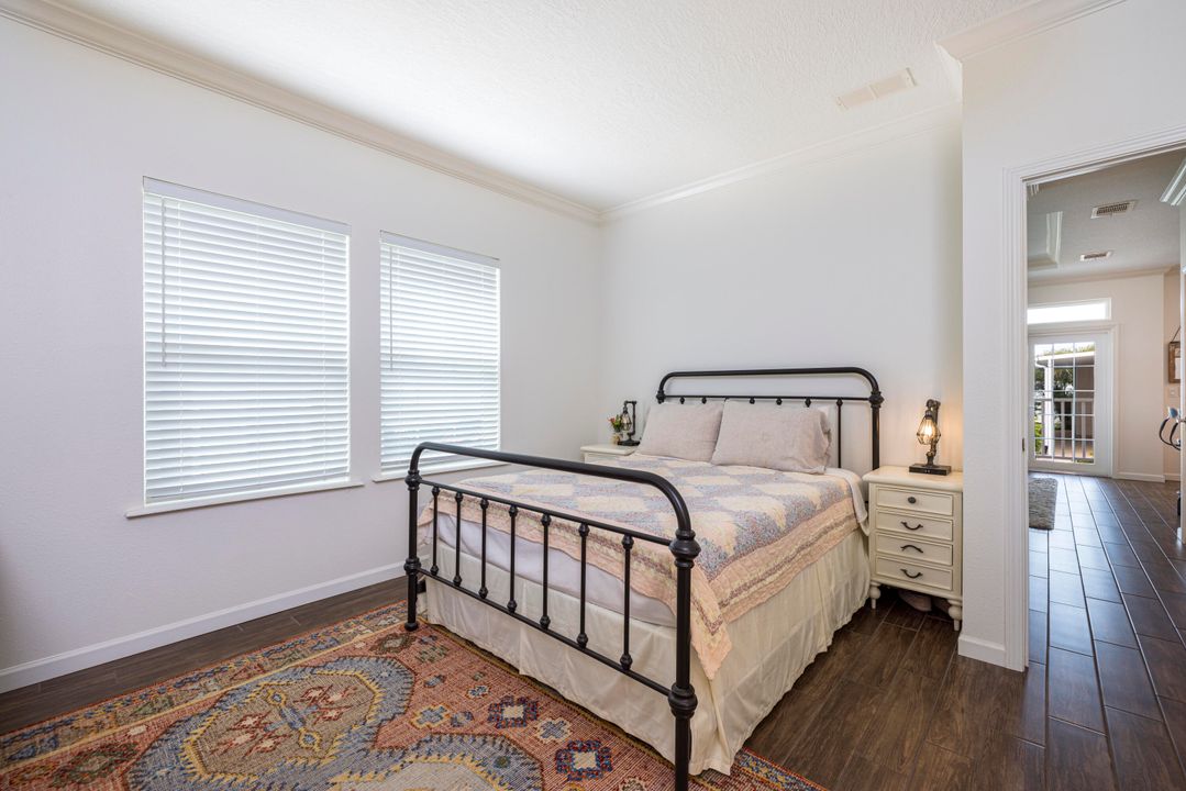 For Sale: $299,000 (2 beds, 2 baths, 1066 Square Feet)