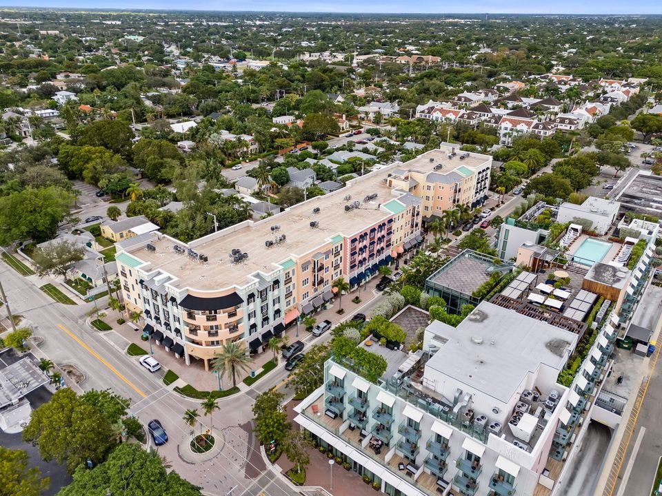 For Sale: $965,000 (2 beds, 2 baths, 1262 Square Feet)