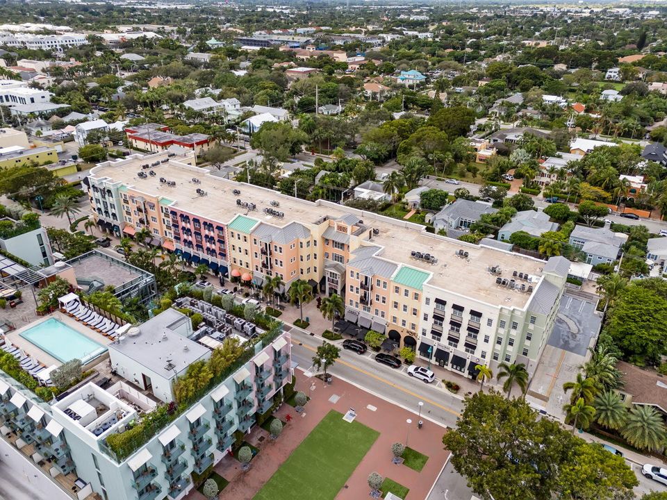 For Sale: $965,000 (2 beds, 2 baths, 1262 Square Feet)