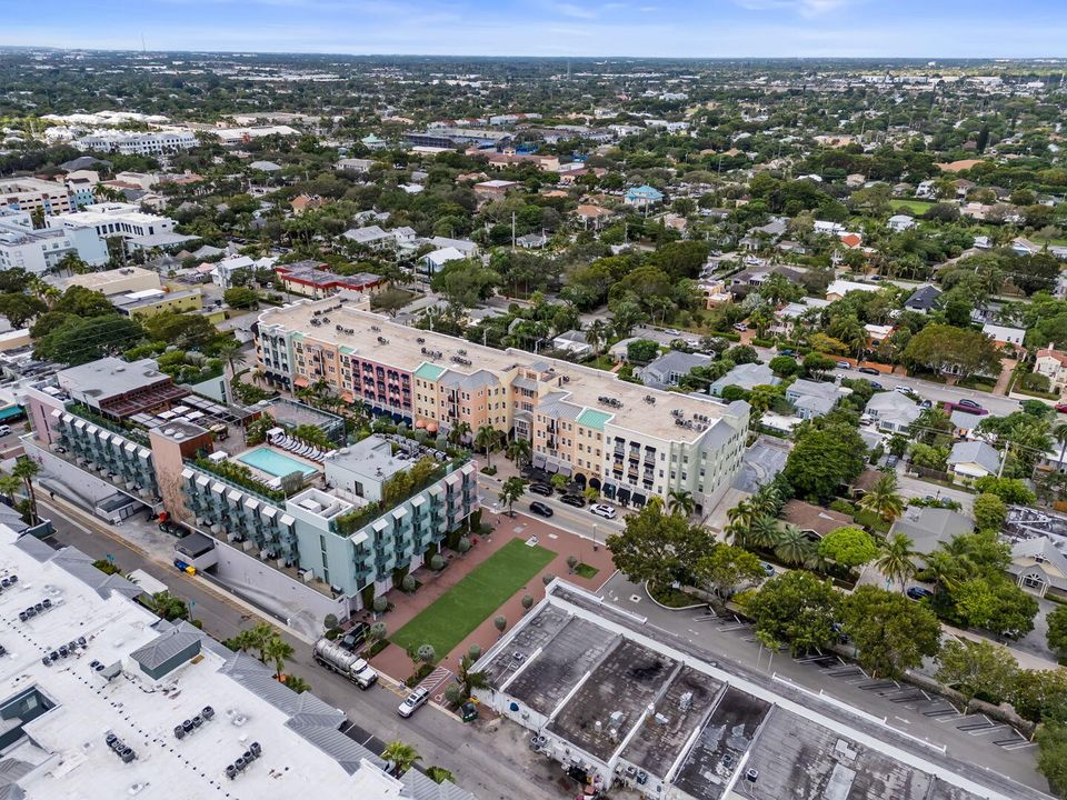 For Sale: $965,000 (2 beds, 2 baths, 1262 Square Feet)