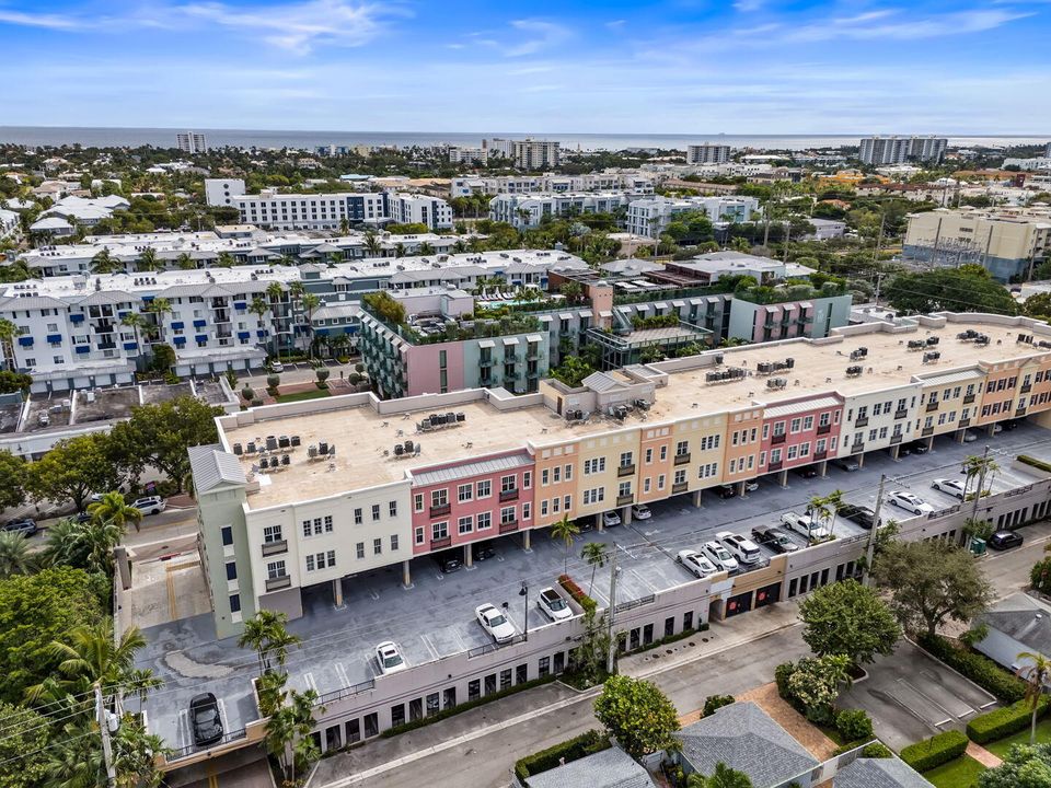 For Sale: $965,000 (2 beds, 2 baths, 1262 Square Feet)