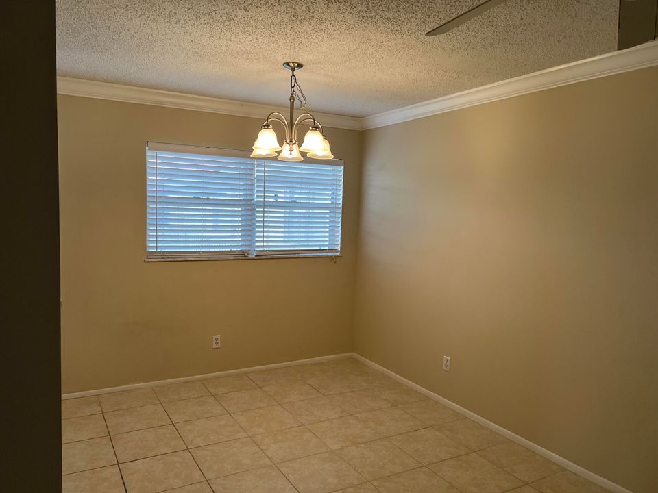 For Sale: $135,000 (2 beds, 2 baths, 1000 Square Feet)