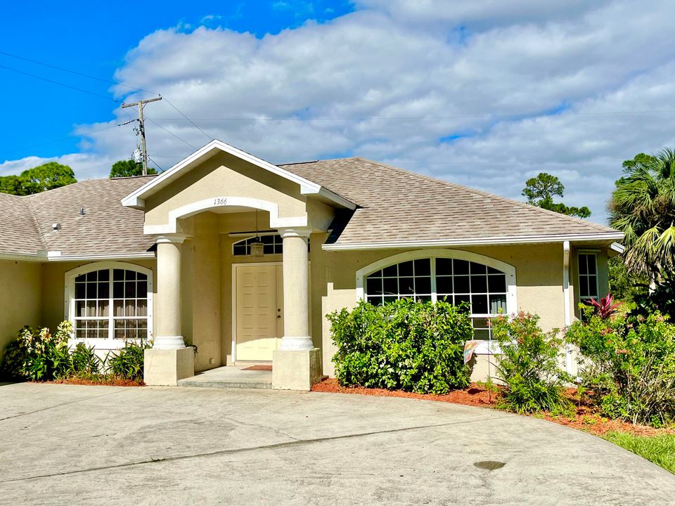 For Sale: $425,000 (3 beds, 2 baths, 1803 Square Feet)