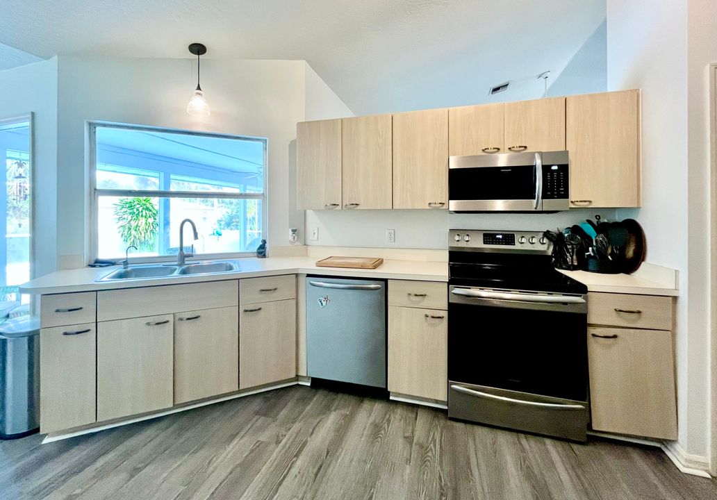 For Sale: $425,000 (3 beds, 2 baths, 1803 Square Feet)