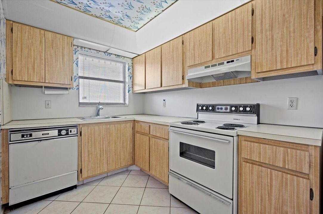 For Sale: $140,000 (2 beds, 2 baths, 1020 Square Feet)