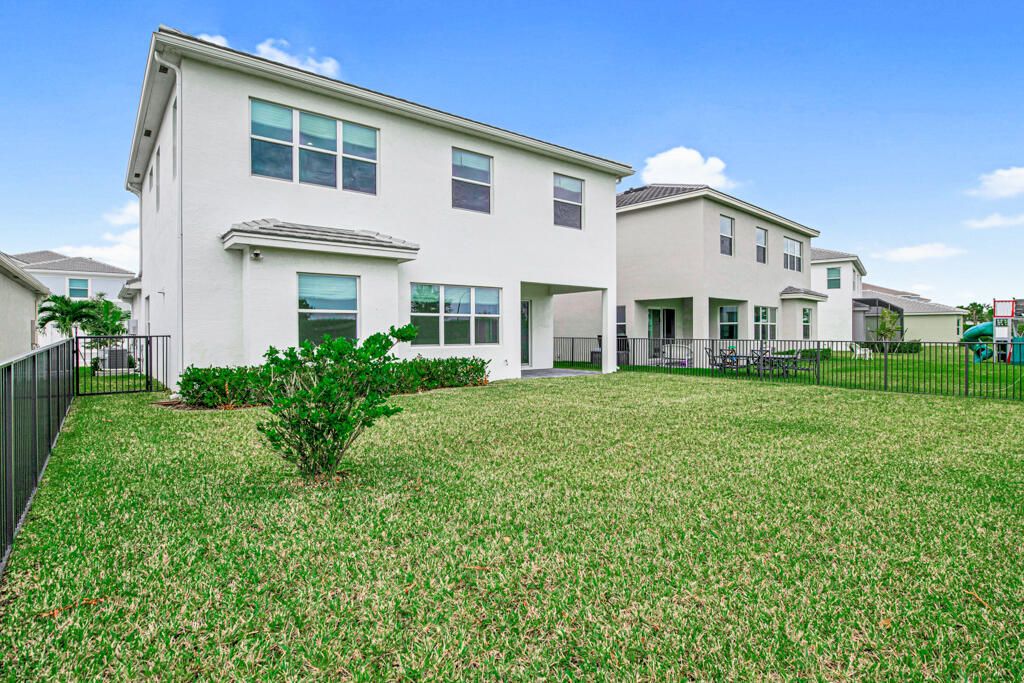 For Sale: $750,000 (3 beds, 2 baths, 2568 Square Feet)