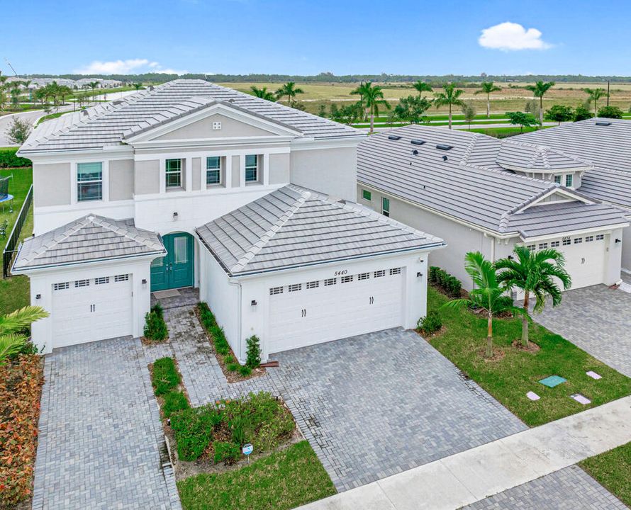 For Sale: $750,000 (3 beds, 2 baths, 2568 Square Feet)