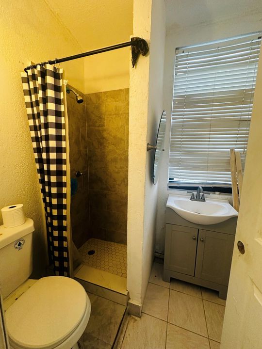 For Rent: $1,299 (1 beds, 1 baths, 350 Square Feet)