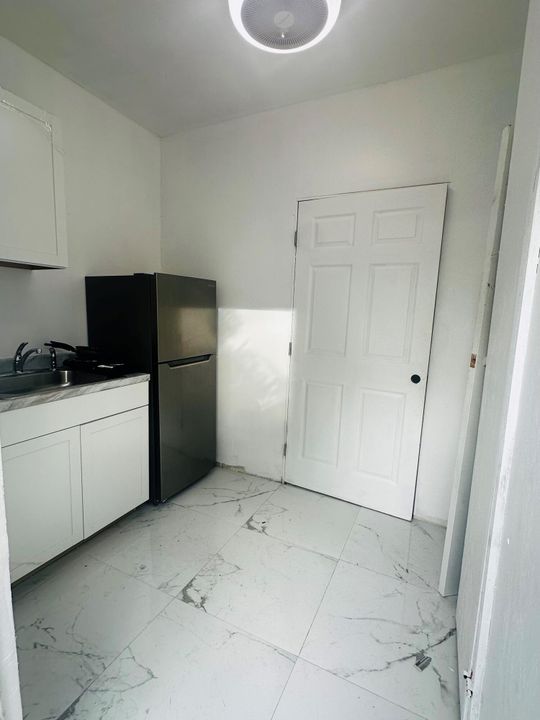 For Rent: $1,299 (1 beds, 1 baths, 350 Square Feet)