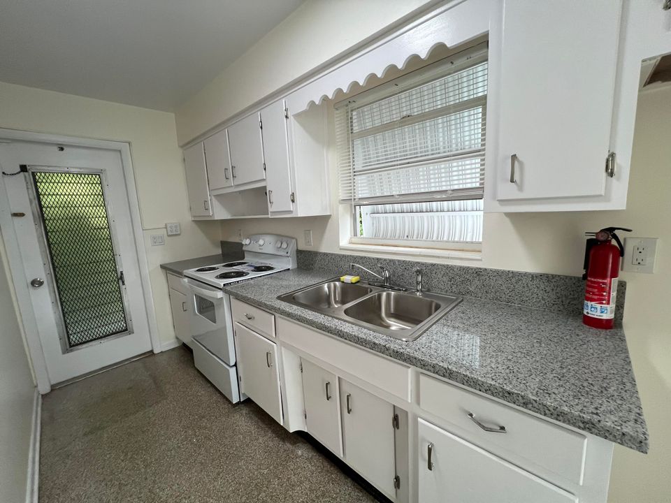 For Rent: $1,750 (1 beds, 1 baths, 616 Square Feet)