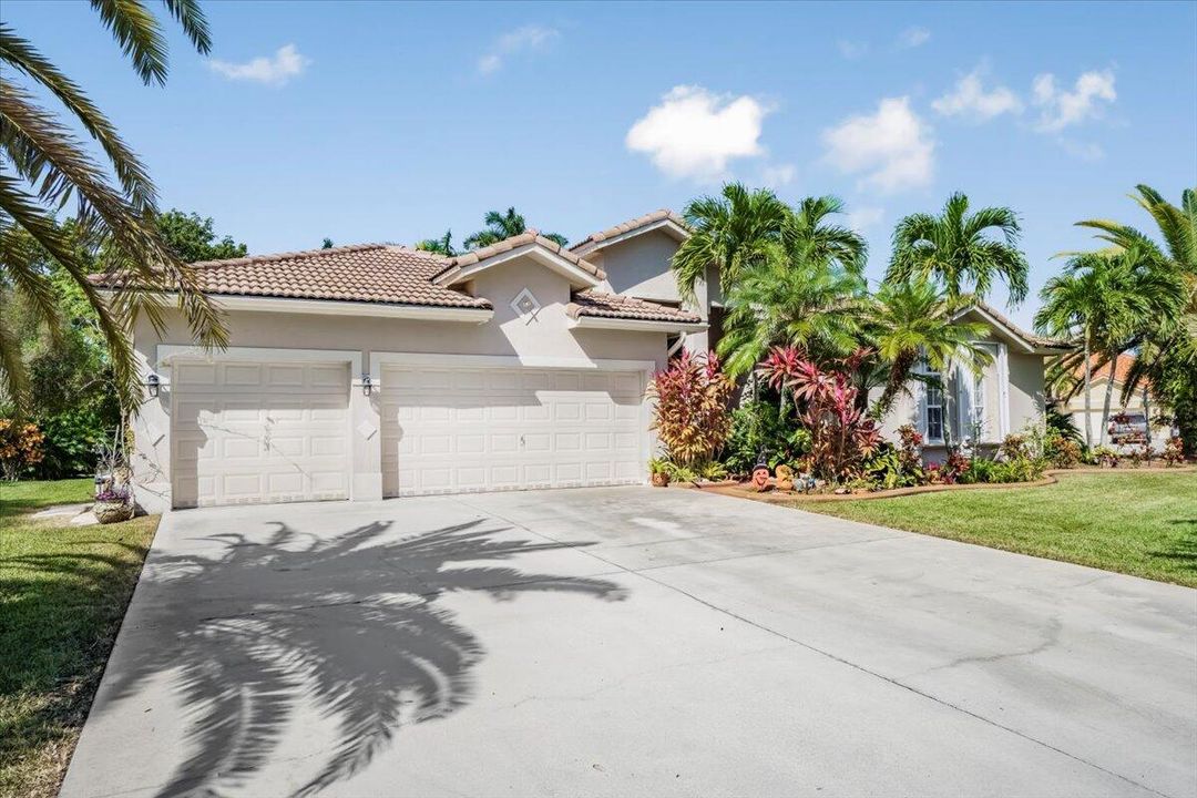 For Sale: $752,000 (4 beds, 2 baths, 3126 Square Feet)