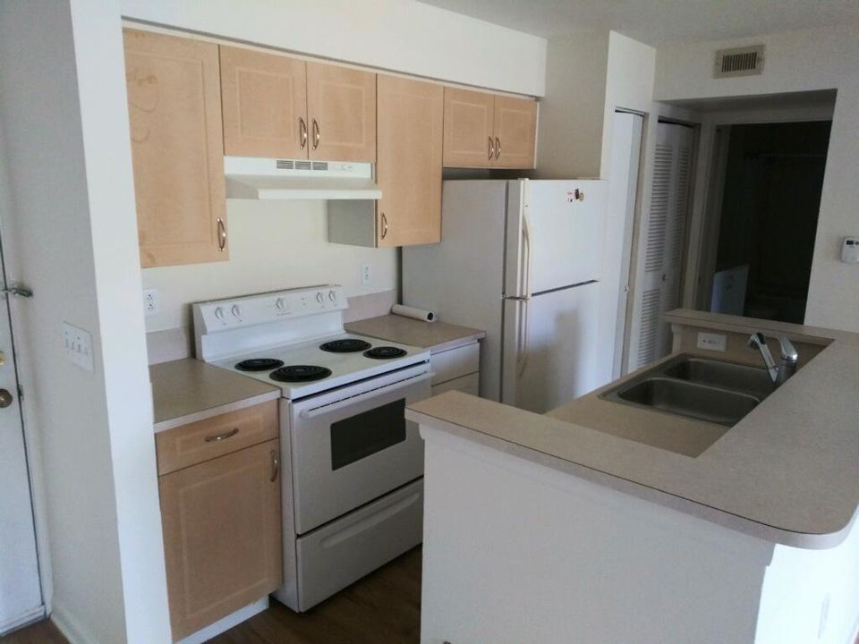 For Rent: $1,600 (1 beds, 1 baths, 834 Square Feet)