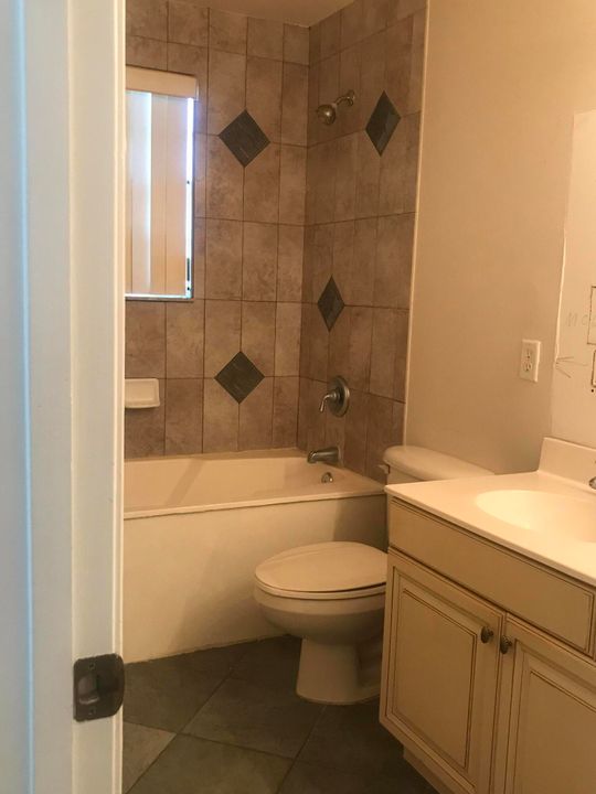 For Rent: $3,200 (3 beds, 2 baths, 1671 Square Feet)