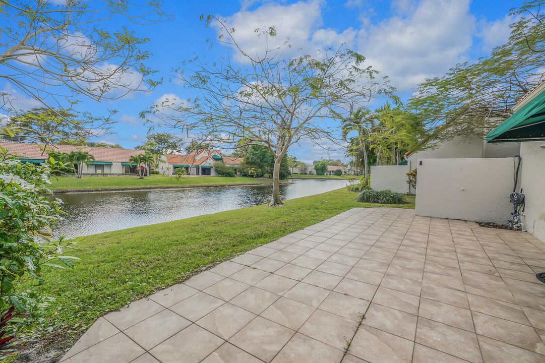 For Sale: $650,000 (3 beds, 2 baths, 2001 Square Feet)