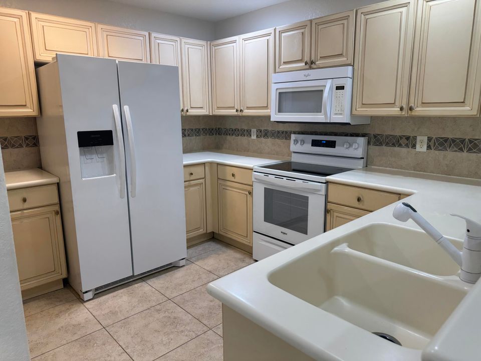 For Rent: $3,200 (3 beds, 2 baths, 1671 Square Feet)