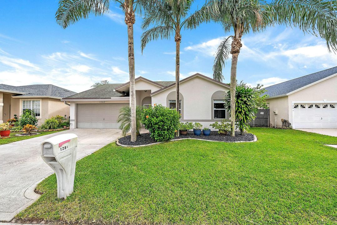 For Sale: $550,000 (3 beds, 2 baths, 1444 Square Feet)