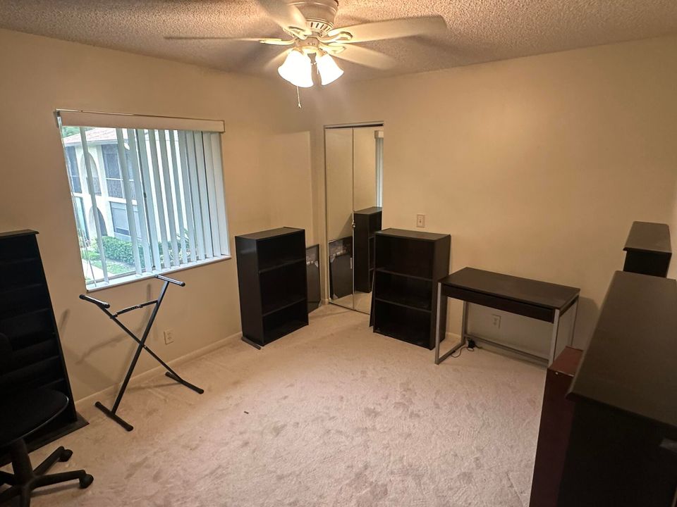 For Sale: $168,000 (2 beds, 2 baths, 937 Square Feet)