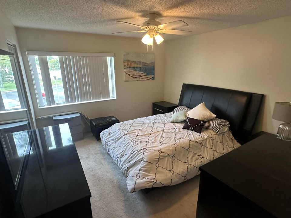 For Sale: $168,000 (2 beds, 2 baths, 937 Square Feet)