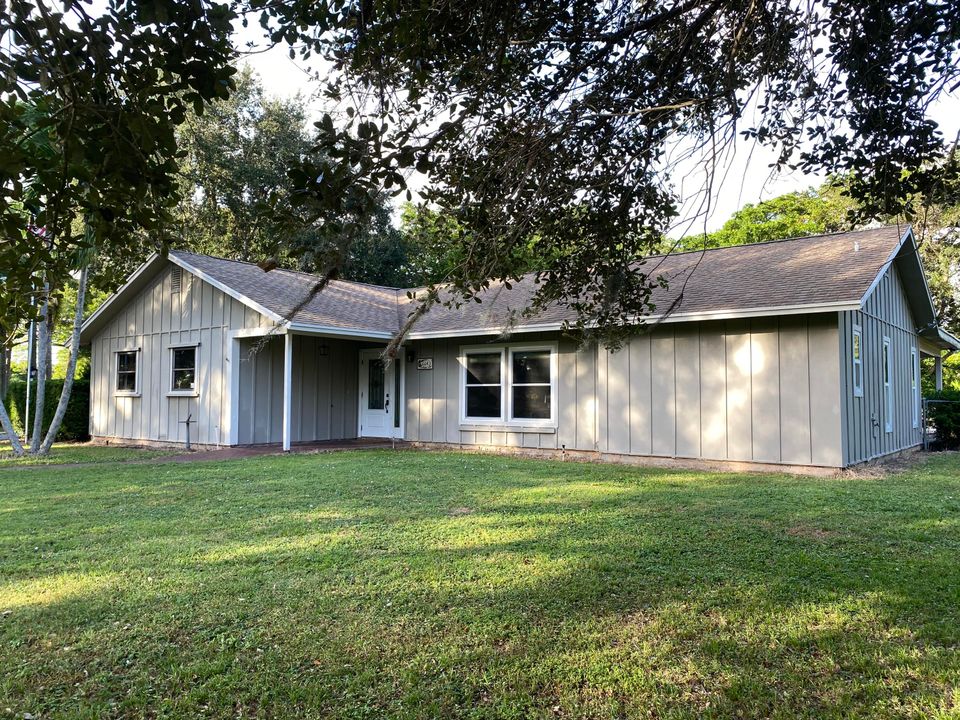 For Sale: $849,900 (3 beds, 2 baths, 1731 Square Feet)