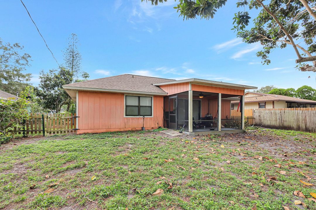 For Sale: $275,000 (2 beds, 2 baths, 1122 Square Feet)