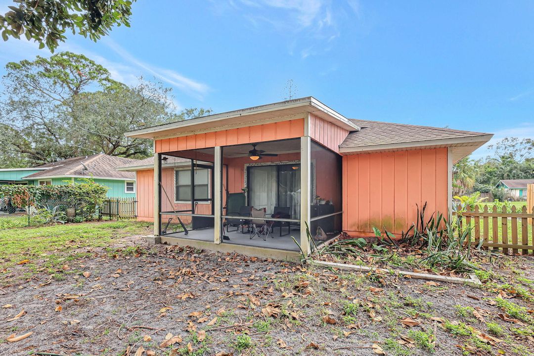 For Sale: $275,000 (2 beds, 2 baths, 1122 Square Feet)