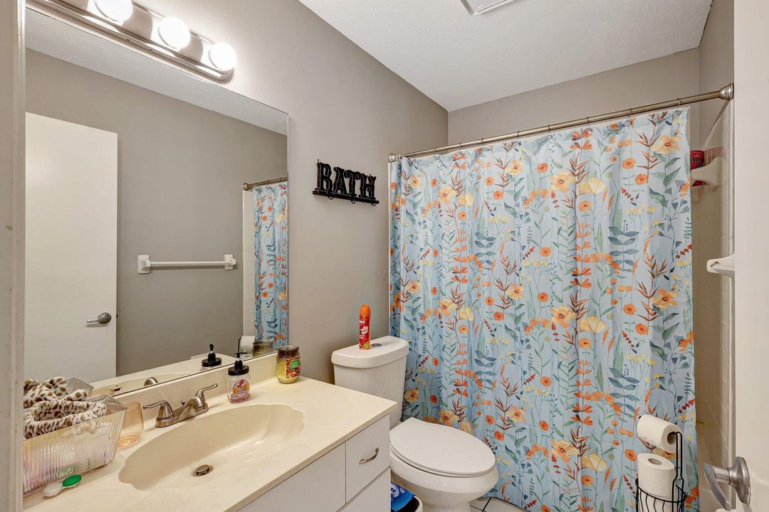 For Sale: $275,000 (2 beds, 2 baths, 1122 Square Feet)