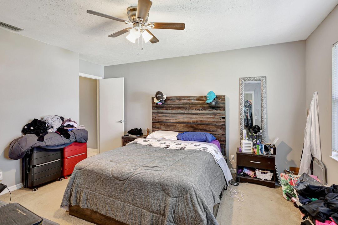 For Sale: $275,000 (2 beds, 2 baths, 1122 Square Feet)