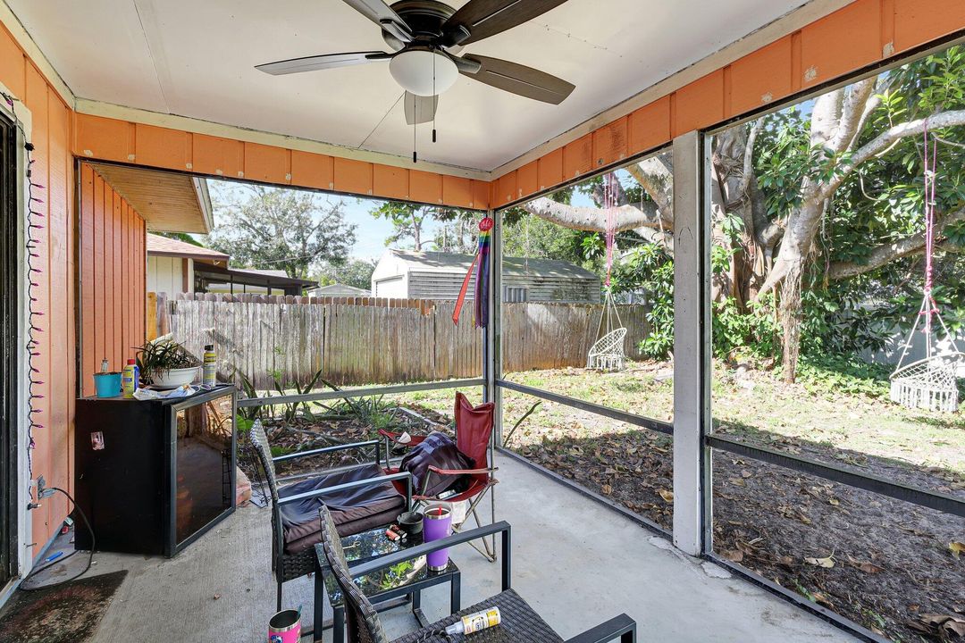 For Sale: $275,000 (2 beds, 2 baths, 1122 Square Feet)