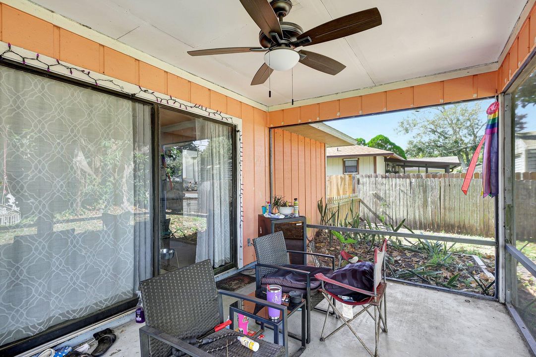 For Sale: $275,000 (2 beds, 2 baths, 1122 Square Feet)