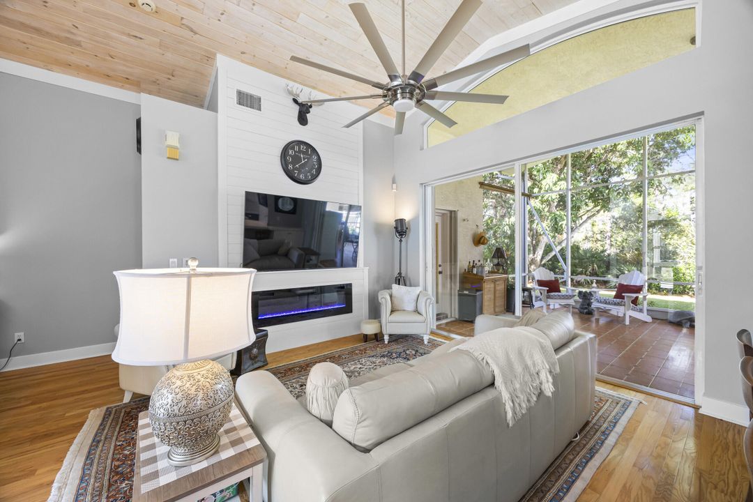 For Sale: $649,000 (3 beds, 2 baths, 1822 Square Feet)