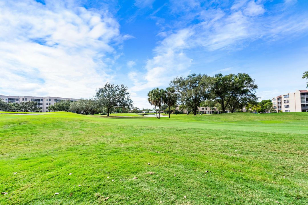 For Sale: $290,000 (3 beds, 2 baths, 1124 Square Feet)