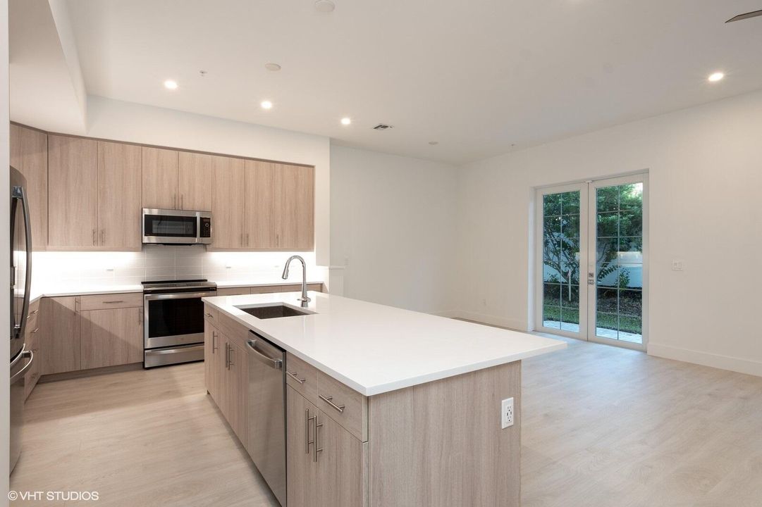 For Sale: $799,900 (3 beds, 2 baths, 1892 Square Feet)