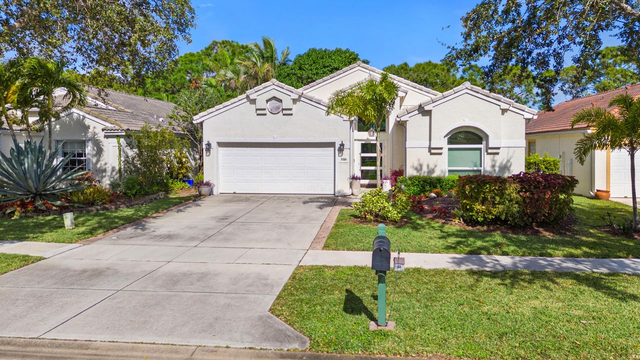 For Sale: $649,000 (3 beds, 2 baths, 1822 Square Feet)